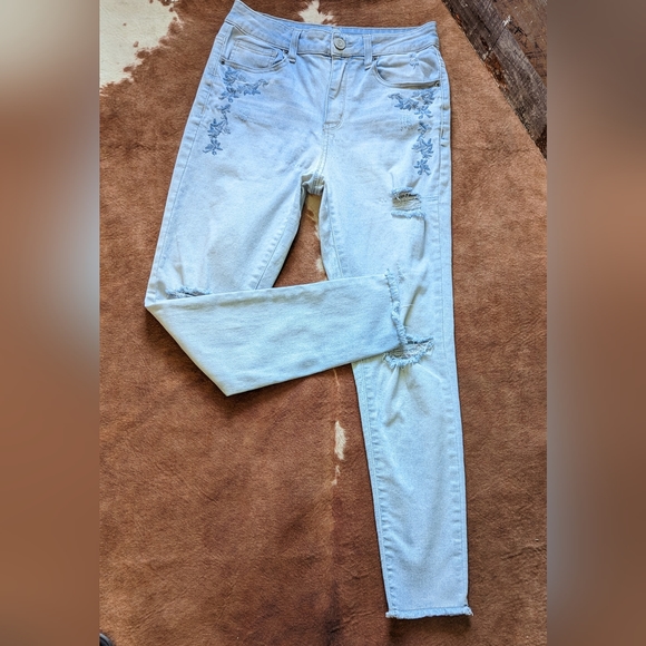 So High Rise Distressed Jegging - Picture 2 of 16